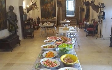 Le Buffet des Mousquetaires : une cuisine traditionnelle dans un lieu chargé d'histoire