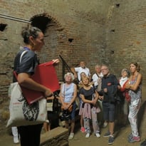 Visite guidée des vestiges médiévaux